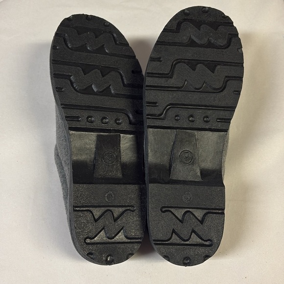 Disney Vintage Donald Duck Embroidered Slip on Mules Gray Size 9 NEW - Picture 4 of 6